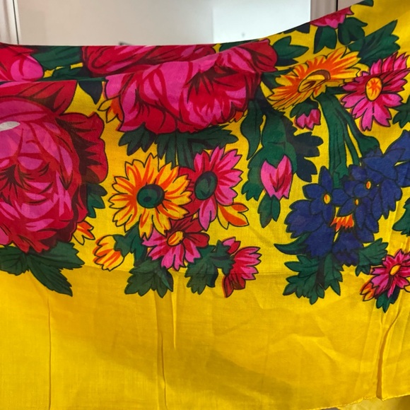 BOUTIQUE oversized yellow floral scarf - 60” - Picture 4 of 5